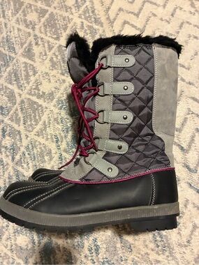 totes Grey Quilted Winter Boots with Burgundy Laces